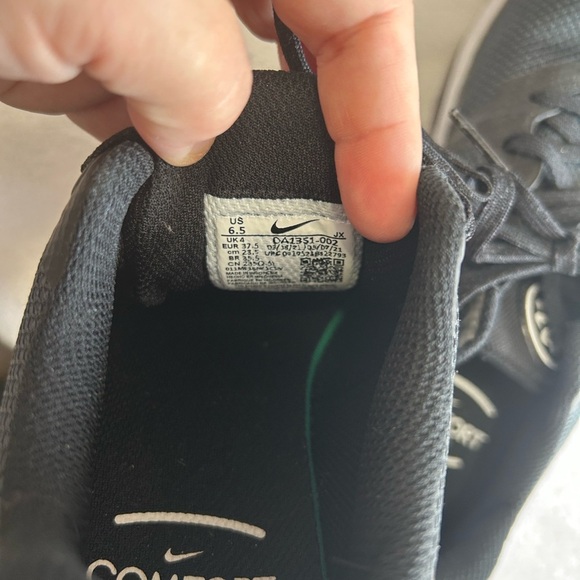 Nike Black Comfort Sneakers - Picture 2 of 6